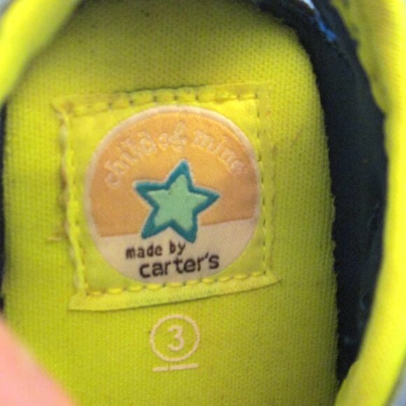 Size 3 Carter's childs breathable velco closure breathable cutout back tennis sh - Picture 5 of 7